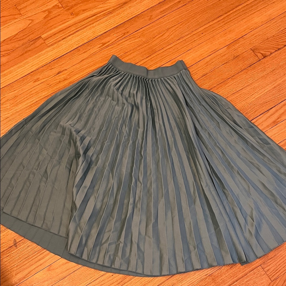 H&M Elegant A-Line Skirt in Gray